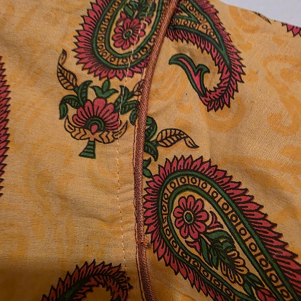 Yellow Paisley Tunic with Embroidered Detail Size XXL - Picture 10 of 11